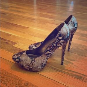 Snake skin like stilettos